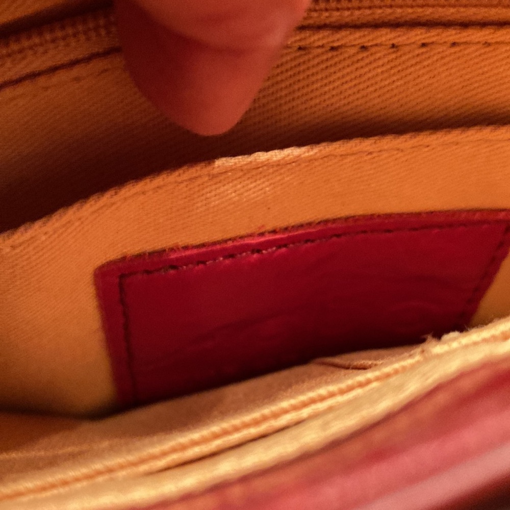 Elegant Red LeatherHobo Crossbody Bag - Picture 12 of 15